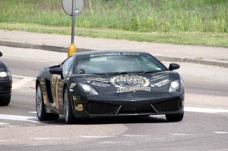 Gumball 3000. Największy nielegalny wyścig milionerów jedzie przez Podlaskie (zdjęcia)