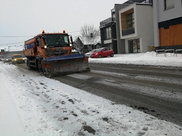 Na drogach w Nowym Sączu trudne warunki