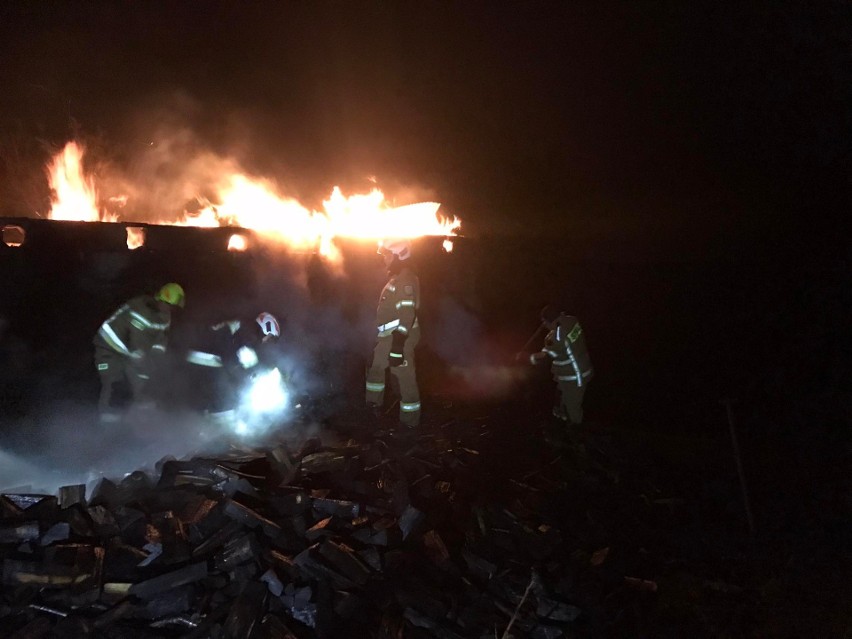Przez kilka godzin strażacy gasili pożar budynku w Jasienicy koło Birczy w powiecie przemyskim [ZDJĘCIA]