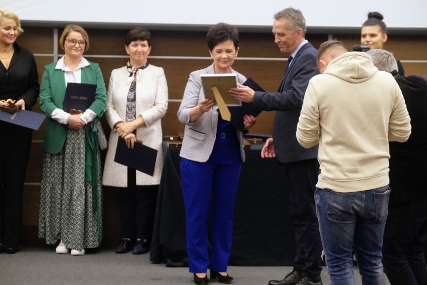 “Nie ma piękniejszej nagrody niż ta, którą dają serca ludzkie”. Poznaliśmy laureatów Plebiscytu Edukacyjnego 