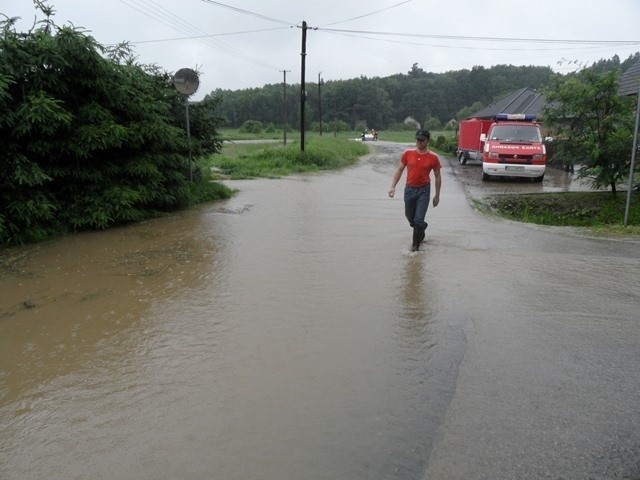 Powódź 2013 na Śląsku Cieszyńskim: od rana strażacy walczą z podtopieniami! [ZDJĘCIA]