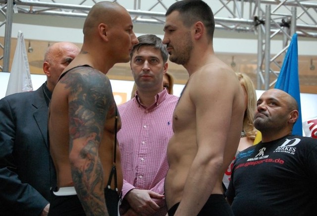 "face to face" w wykonaniu Artura Szpilki i Tarasa Bidienki.