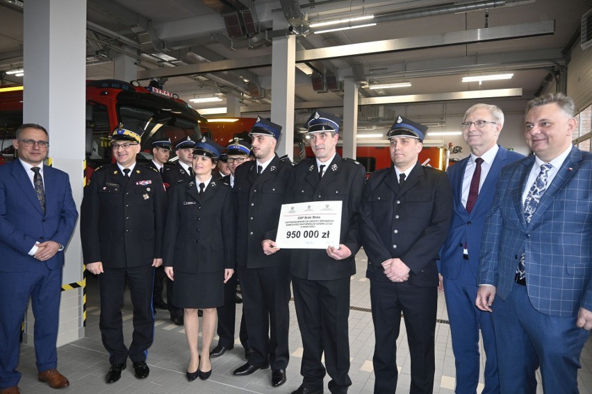 W Świeciu wręczono promesy na zakup nowych wozów strażackich dla jednostek OSP z woj. kujawsko - pomorskiego