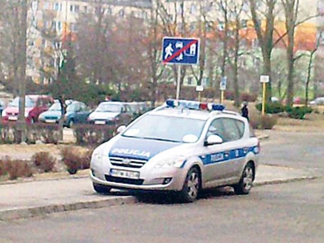 &#8211; Parkowanie na chodniku w strefie zamieszkania jest niedopuszczalne. Grozi za to 100-złotowy mandat &#8211; mówi Waldemar Kuźmiński, zastępca komendanta Straży Miejskiej w Koszalinie.