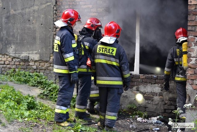 Sosnowiec: Pożar pustostanu przy Żurawiej. Płonął parter budynku