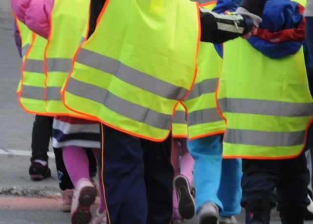 Kamizelki trafią do przedszkolaków, gimnazjalistów, uczniów szkół ponadgimnazjalnych oraz osób dorosłych.