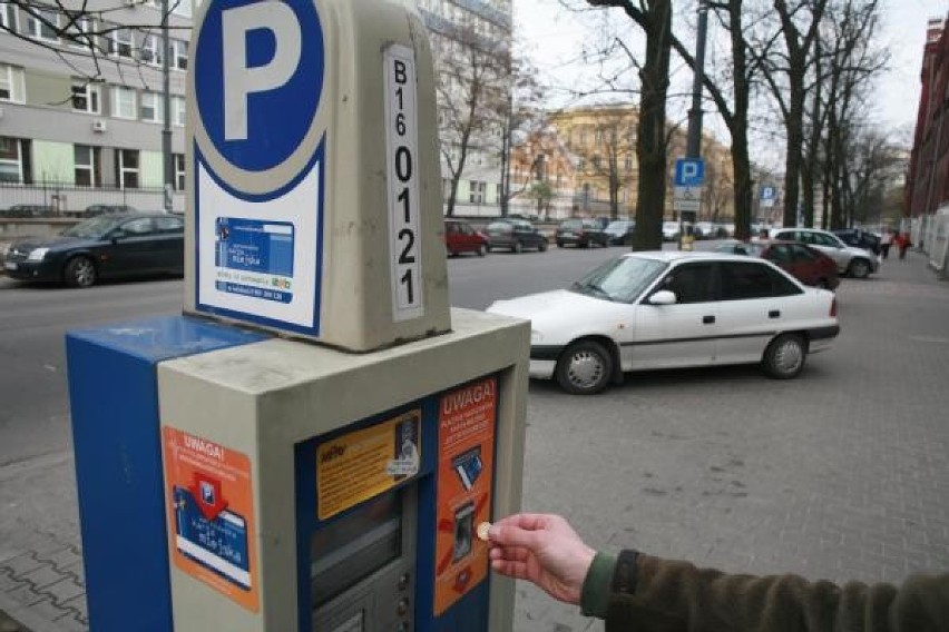Warszawa ma największe wpływy ze strefy płatnego parkowania:...