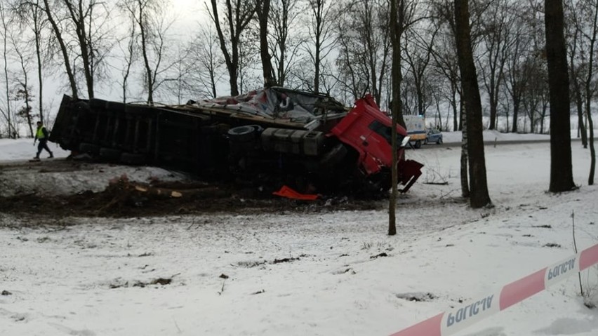 Śmiertelny wypadek w Boćkach zablokował DK19. Ciężarówka...