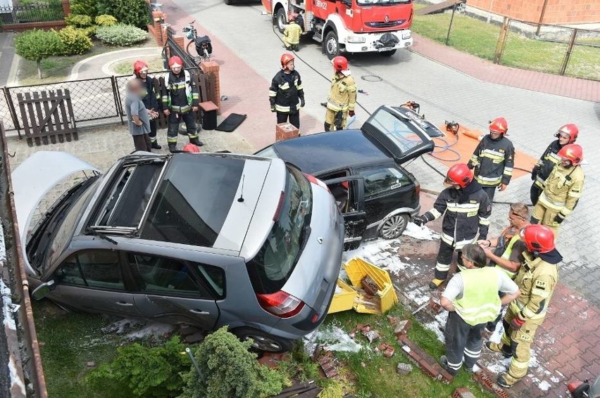 Bardzo groźny wypadek miał miejsce w Lesznie. Auto...