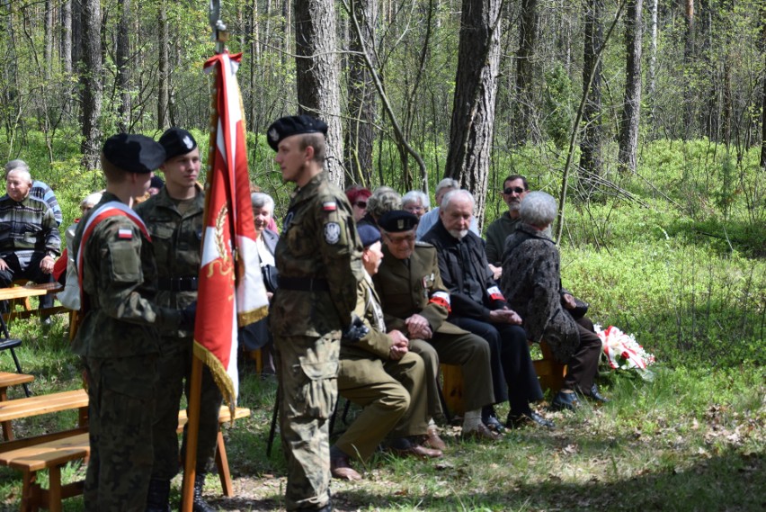 Podczas uroczystości patriotycznych w Piekle uczczono pamięć ofiar zbrodni hitlerowskiej [ZDJĘCIA] 