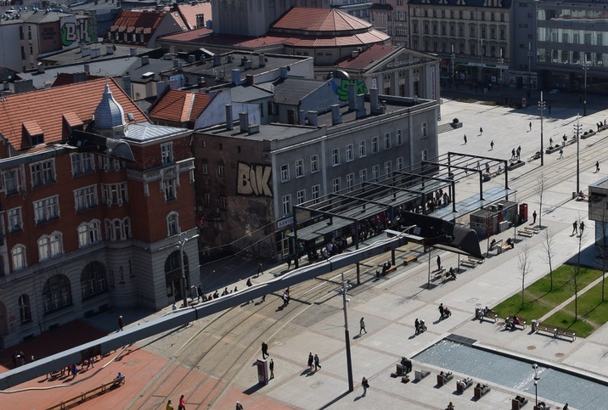 Słynne wiaty przystankowe. Takie stanęły przy rynku i przy...