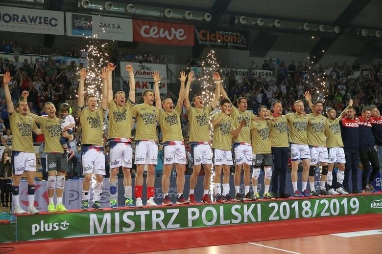 Równo rok temu Grupa Azoty ZAKSA Kędzierzyn-Koźle zdobyła mistrzostwo Polski. Zobaczcie, jak świętowano je w Hali Azoty [ZDJĘCIA]