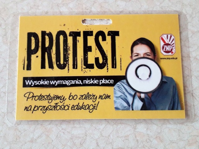 Referenda strajkowe w szkołach w Rybniku od poniedziałku. Nauczyciele z Rybnika dostali już "protestacyjne plakietki"