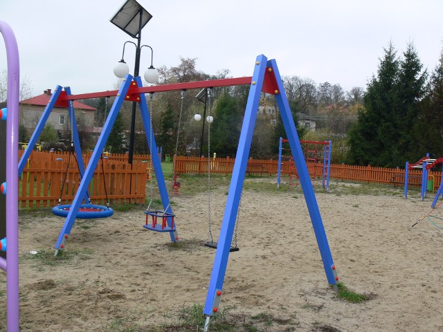 Nowy plac zabaw i napowietrzna siłownia służą już mieszkańców Złotej w gminie Samborzec