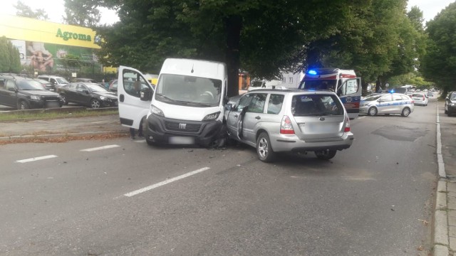 Na ulicy Szczecińskiej w Koszalinie zderzyły się dwa pojazdy.