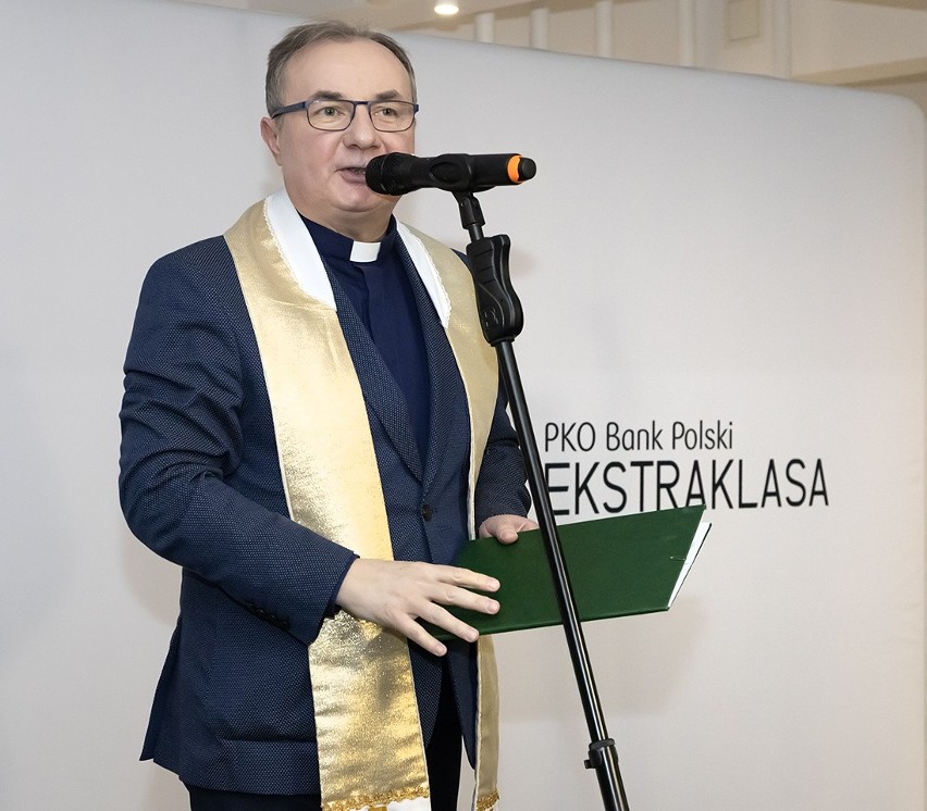 Pokarmy poświęcił kapelan klubu, ksiądz Radosław Walerowicz.