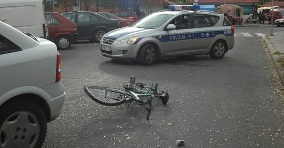 Na ulicy Słowiańskiej kobieta kierująca oplem potraciła 15-letniego rowerzystę