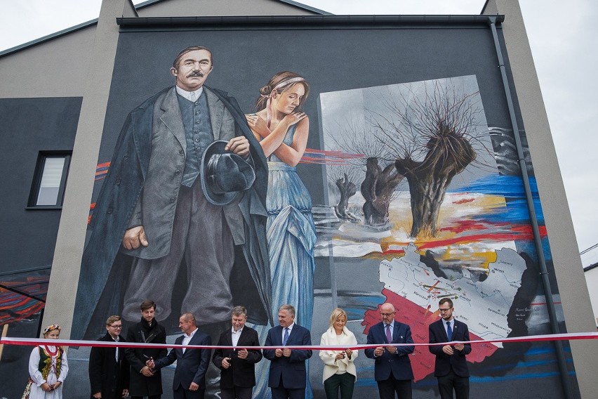 Dwudniaki. Odsłonięto mural z Wincentym Witosem [ZDJĘCIA]