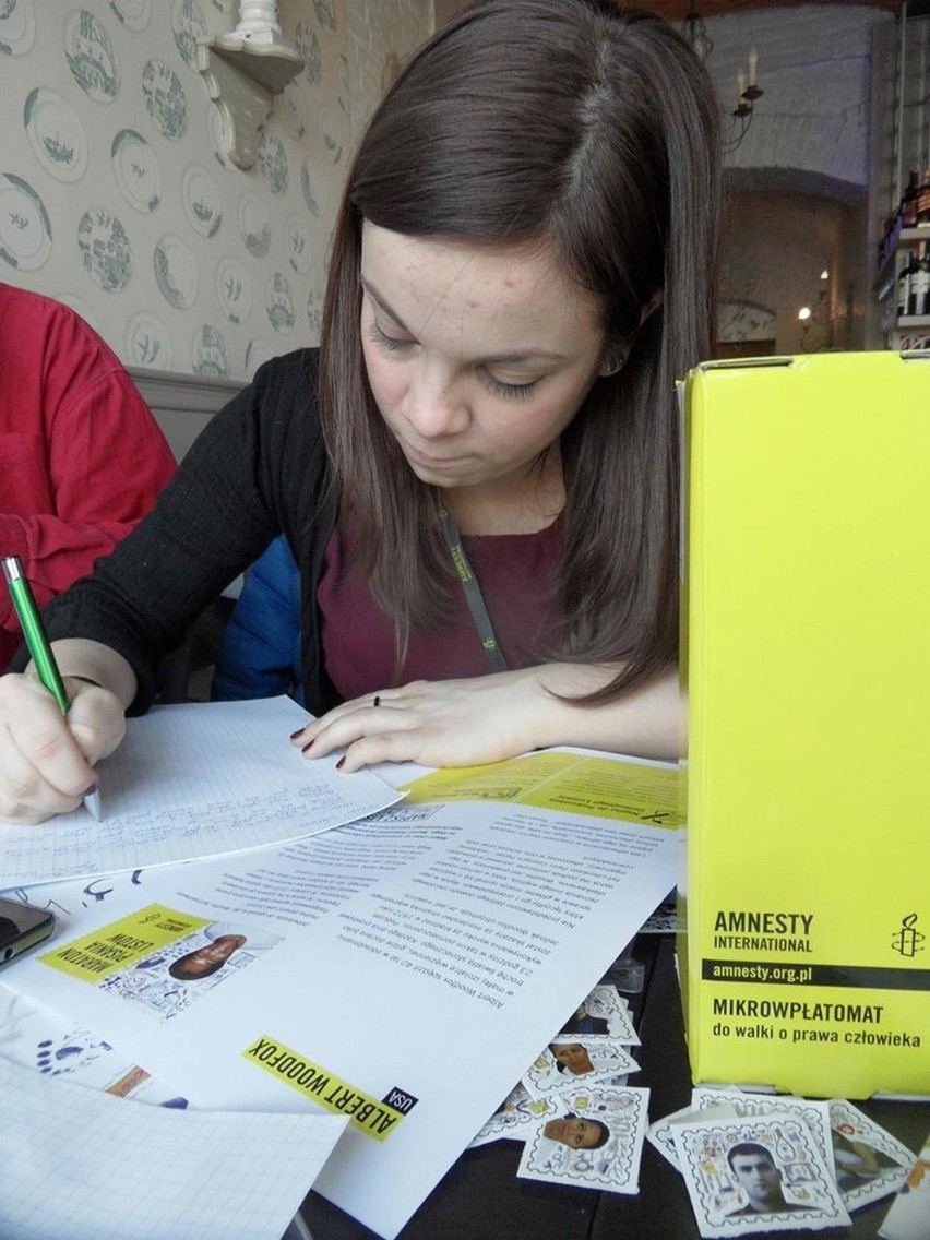 W Żywcu trwa Maraton Pisania Listów Amnesty International [ZDJĘCIA]
