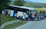 Droga DK 47 na Zakopane przyblokowana przez... siłujących się z autokarem