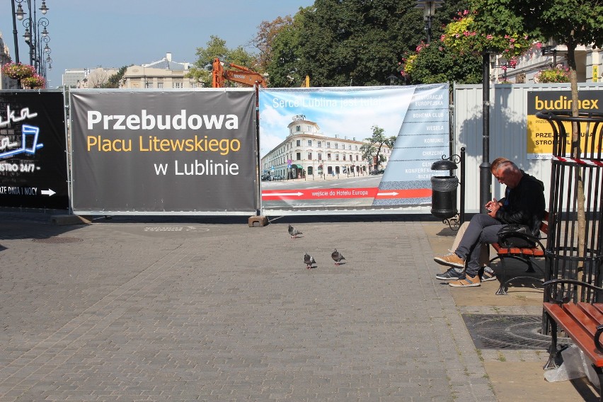 Remont pl. Litewskiego: Krakowskie Przedmieście przegrodzone płotem (FOTO)