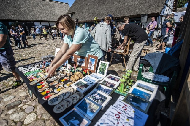 Jarmark nie tylko prezentuje kulturę, sztukę ludową i rękodzieło, ale jest również atrakcyjną formą popularyzacji i upowszechniania folkloru.