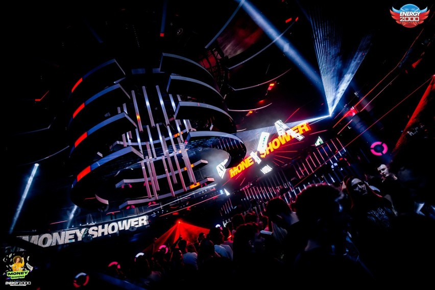 Money Shower, czyli fruwająca kasa w klubie Energy2000 w...