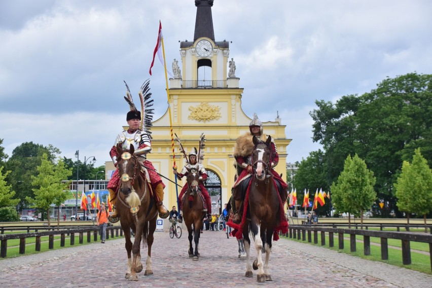 Musztra paradna, występ zespołu muzyki dawnej i inne...