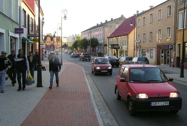 Centrum Bytowa płatną strefą parkowaniaPłatna strefa parkowania w Bytowie obejmuje m.in, część ul. Wojska Polskiego.