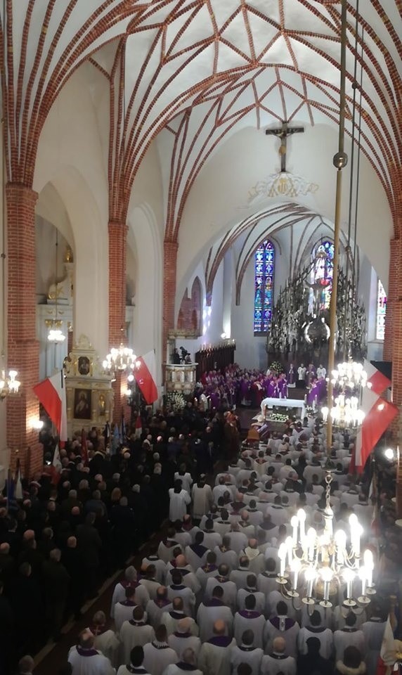 Pogrzeb śp. bp Stanisława Stefanka w łomżyńskiej Katedrze (zdjęcia)