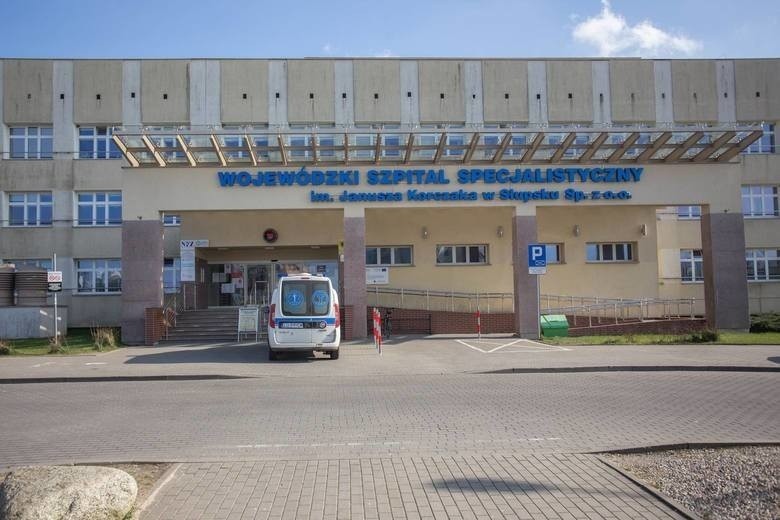 Sanepid czeka na wyniki badań pracowników i pacjentów zamkniętych oddziałów w słupskim szpitalu  