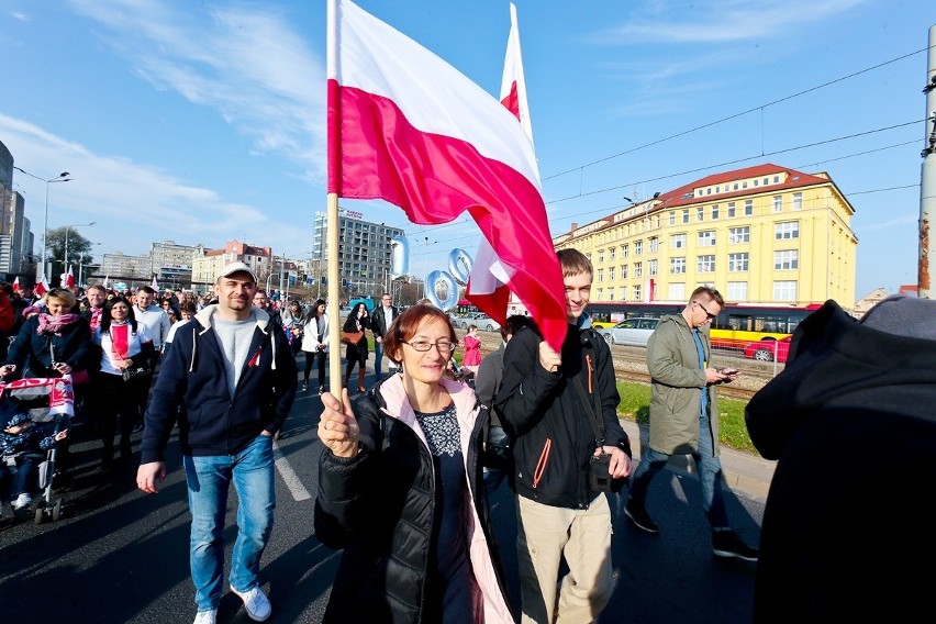 Radosna Parada Niepodległości przeszła przez Wrocław [ZDJĘCIA]