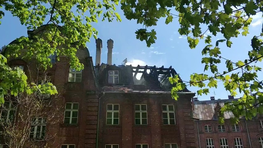 Nocny pożar w dawnym Domu Asystenta GUM w Gdańsku.