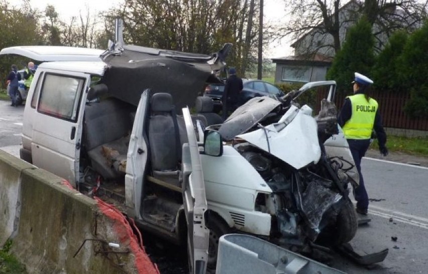 Dwie osoby zginęły w wypadku w Glinicy. 38-letni kierowca ciężarówki stanie przed sądem. Jechał zbyt szybko? [ZDJĘCIA]