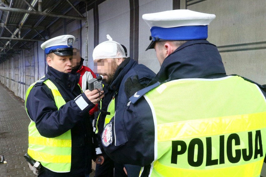 Wypadek przy Dworcu Głównym. Pieszy wtargnął na jezdnię (ZDJĘCIA)