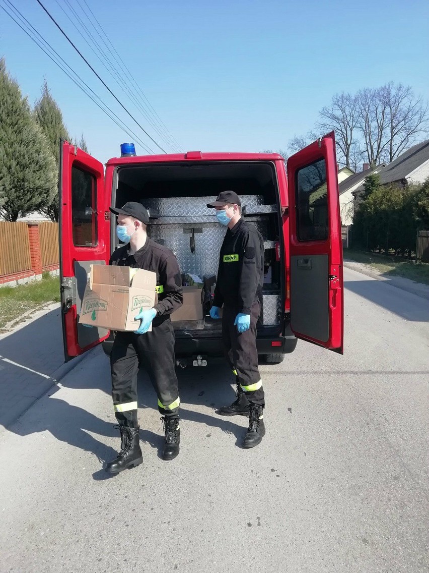 Włoszczowscy strażacy wyjeżdżali w ciągu miesiąca do blisko 50 pożarów. Apelują - nie wypalajcie traw! (ZDJĘCIA, WIDEO)