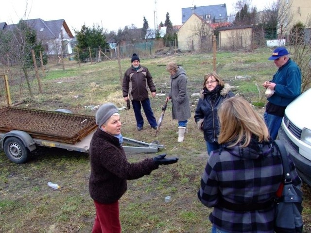 - Może i jest zardzewiały, ale jeszcze się nam przyda w innym miejscu.