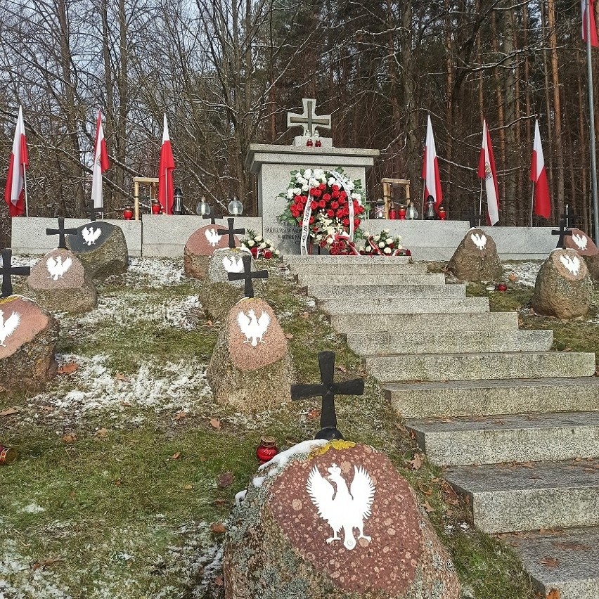 Obchody 193. rocznicy Powstania Listopadowego na Kopnej Górze. Oddano hołd i złożono symboliczne kwiaty