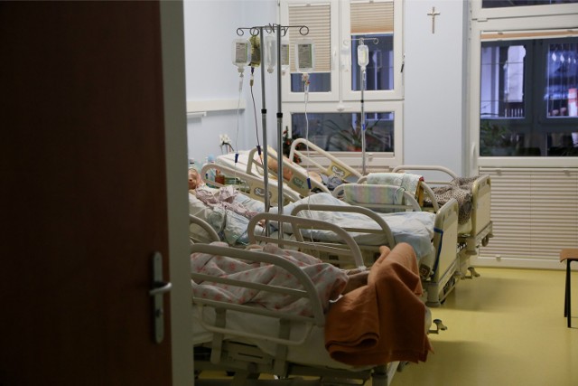 Na Dolnym Śląsku NFZ wycenił koszty pobytu pacjenta w ciągu doby na oddziale paliatywnym i w hospicjum na 200 zł. Mniej płaci szpitalom tylko NFZ w Lubuskiem (150 zł)