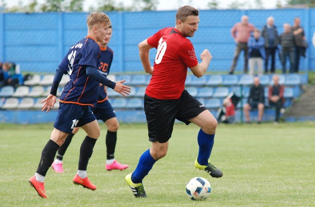 Mecz czwartej ligi, w którym Łysica Bodzentyn grała u siebie z Alitem Ożarów. Gospodarze wygrali 2:0.