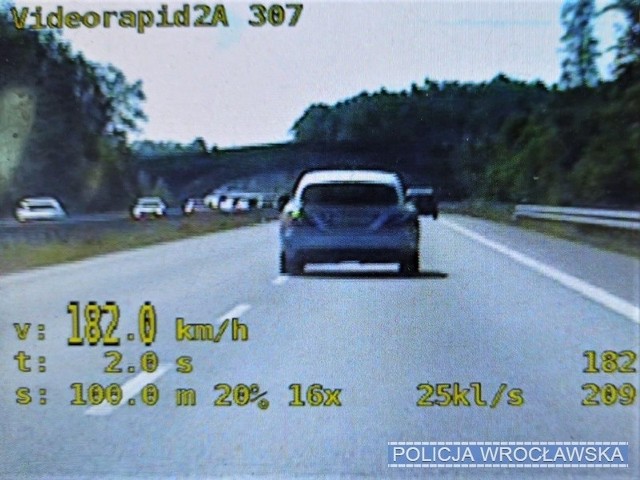 Kierowca mercedesa przekroczył prędkość o 82 km/h