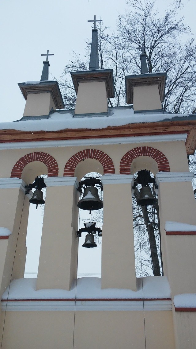 „Józef” to największy z dzwonów miękiszowskiej parafii. Umieszczono go pośrodku, na honorowym miejscu dzwonnicy.