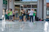 Rueda de Casino, czyli tańce i hulanki z okazji Międzynarodowego Dnia Tańca przed Filharmonią Zielonogórską