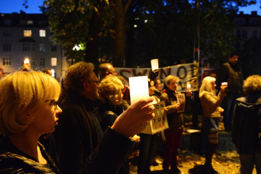 Suweren mówi NIE - protest przed sądem w Opolu