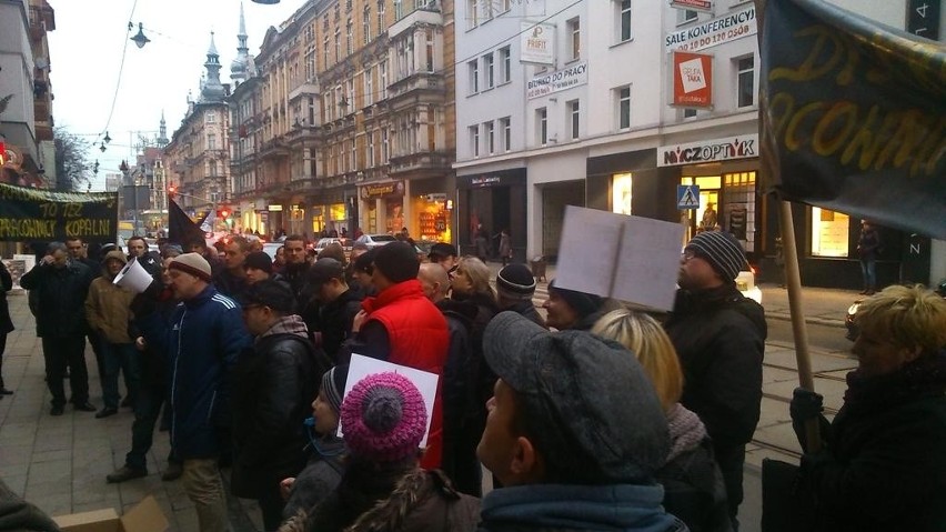 Protest górników w Gliwicach: Precz z łapami od kopalni [ZDJĘCIA]