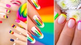 Tęczowe paznokcie hitem wakacji 2022. Rainbow nails będą uzupełnieniem każdej letniej stylizacji. Zobacz pomysły na modne paznokcie na lato