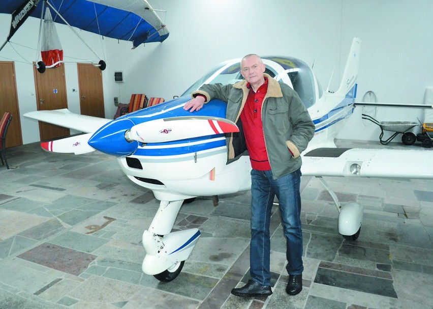 Adam Grabowski i jego ważący 450 kg samolot sierra z...
