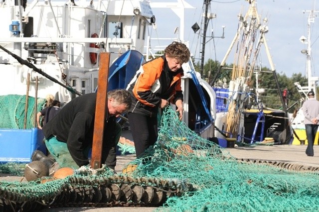 Według polskich rybaków zakaz połowu łososi sieciami jest dla nich krzywdzący.