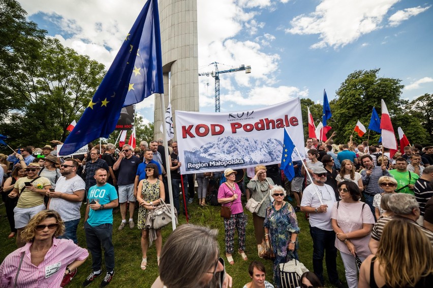 Protest przed Sejmem ws. zmian w sądownictwie [ZDJĘCIA] Demonstracja KOD i Obywateli RP w Warszawie