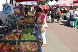 Mnóstwo owoców i warzyw na piątkowym targu w Stalowej Woli. Jakie ceny? Zobacz zdjęcia